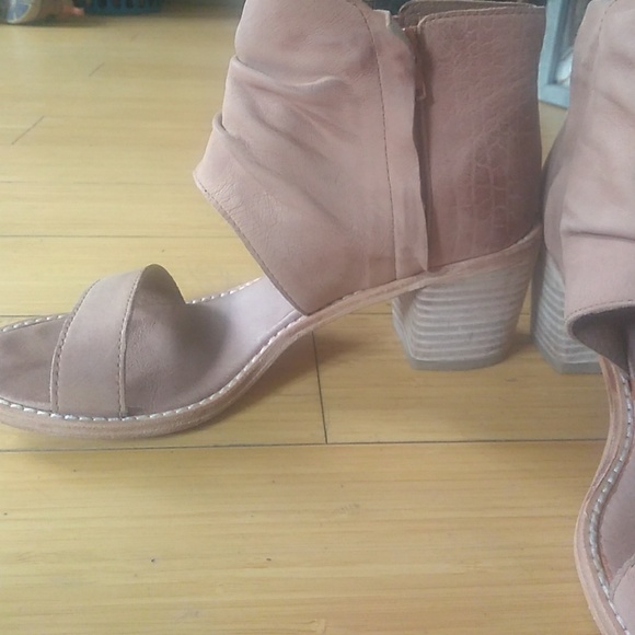 Leather sandals - Picture 2 of 3